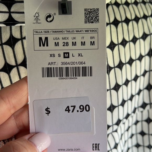 NWT Zara black and white mod print blouse. Size M - Picture 5 of 5